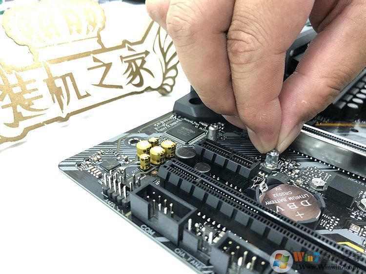 電腦怎么安裝固態(tài)硬盤？電腦安裝M.2和SATA SSD硬盤教程圖解